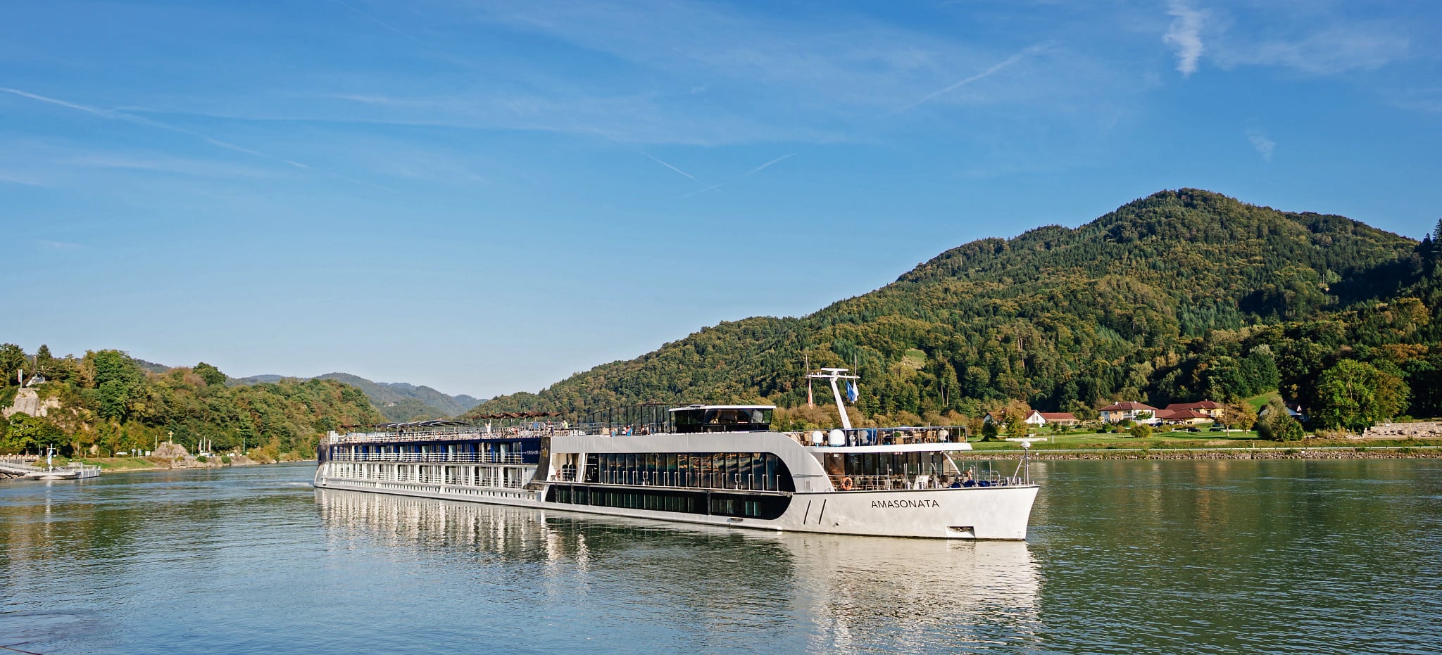 AmaSonata_Exterior_Danube_Sep2023_PhotogVV_GRY07914